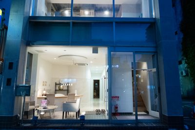 夜間はこんな雰囲気になります◎ - X-LAB（エックスラボ） レンタルスタジオの外観の写真