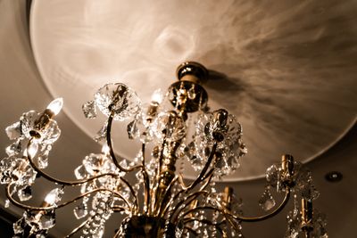 一戸建て物件◎
１Fの受付にシャンデリアがあります。 - X-LAB（エックスラボ） レンタルスタジオの入口の写真