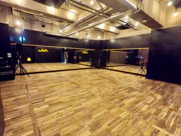 ◆横浜駅西口から徒歩5分◆舞台並みの照明設備完備！オシャレで撮影に最適なレンタルスタジオです！ - studio METRO