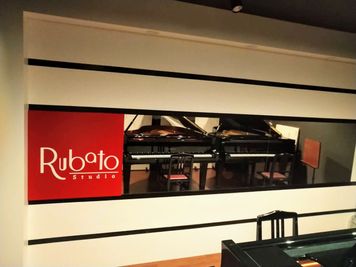 Studio Rubato  2台ピアノが使える音楽スタジオの室内の写真