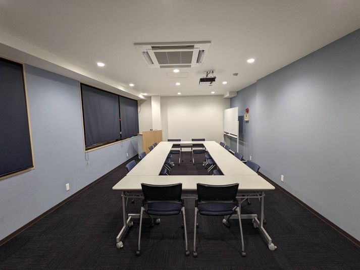 会議室です。１５名着席可能です。 - ネクストＮＡＧＡＮＯ 完全貸し切り型レンタルスペース＆会議室　ネクストNAGANOの室内の写真