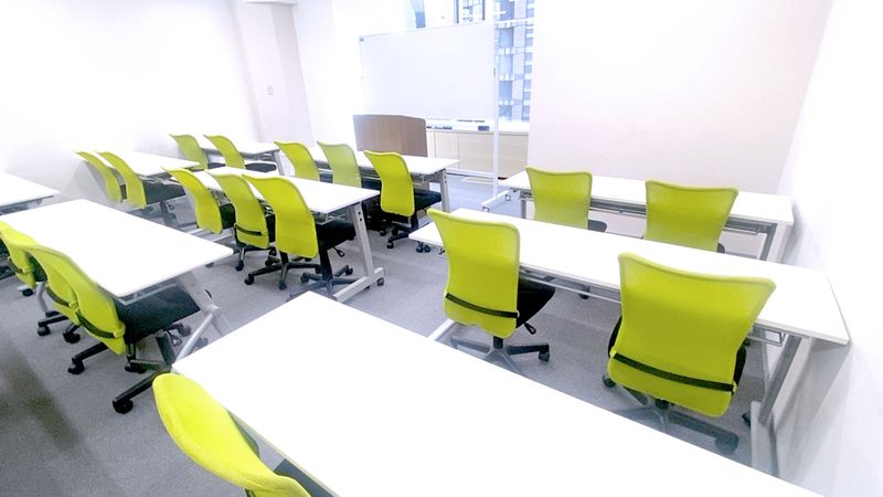 ５２１号室（大阪駅前第１ビル５階） - 自習室うめだの貸し会議室　１ビル