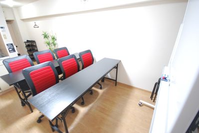 恵比寿駅からいちばん近い会議室 WiFi無料の格安完全個室会議室の室内の写真