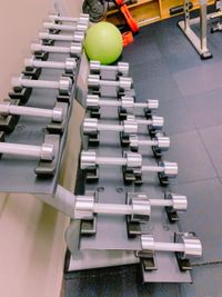 ダンベル1〜10kgです。 - Light Fitness Light Fitness京橋レンタルジムの室内の写真