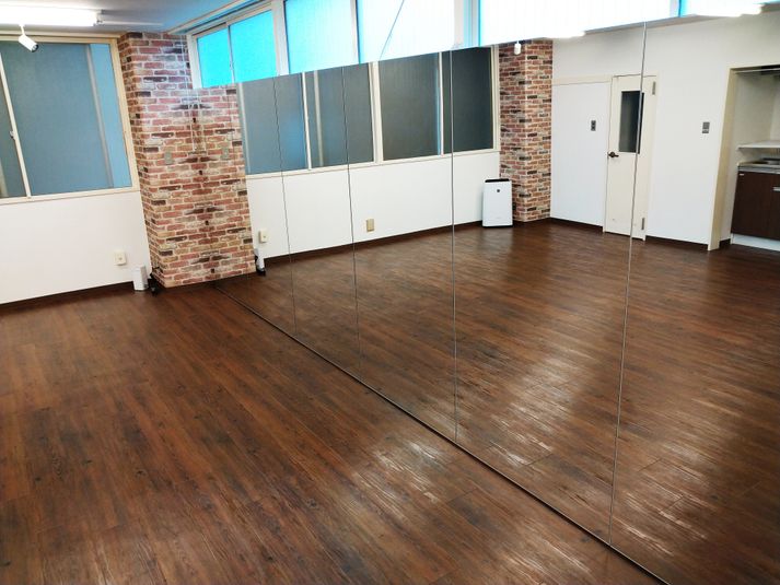 大型鏡があるレンタルスタジオです。ダンス・ヨガにおすすめです！ - レンタルスタジオKINO レンタルスタジオ　KINOの室内の写真