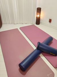 通常時はマット1枚のご用意なので、2枚ご利用になりたい場合は、事前にご連絡ください。
マットは裏表ご利用頂けます。
※表面は色褪せがございますが、消毒済みです。
ご了承ください。 - hawreaa レンタルサロン、レンタルスペースの設備の写真