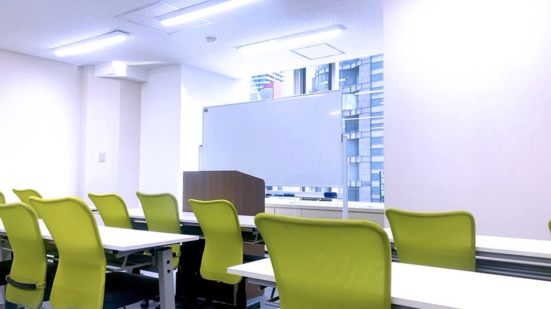 ５２１号室（大阪駅前第１ビル５階） - 自習室うめだの貸し会議室　１ビル