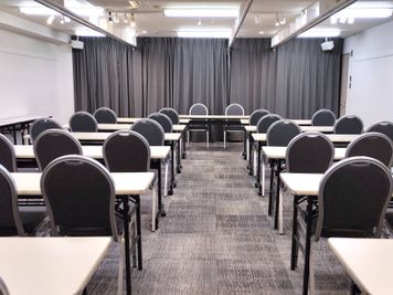 【1ｈ税込3,300円～！】2021年リニューアル！説明会・控え室・イベント・交流会・撮影・配信・打合せ・会議・セミナーなど - 横浜コンファレンスホール