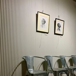 レンタルスペースにはアート作品も常設展示していますので、ギャラリー等に入るのは敷居が高い、と思っている方も気軽に立ち寄れます。 - MATSUNOMA 松乃間 ワークショップレンタルスペースの室内の写真