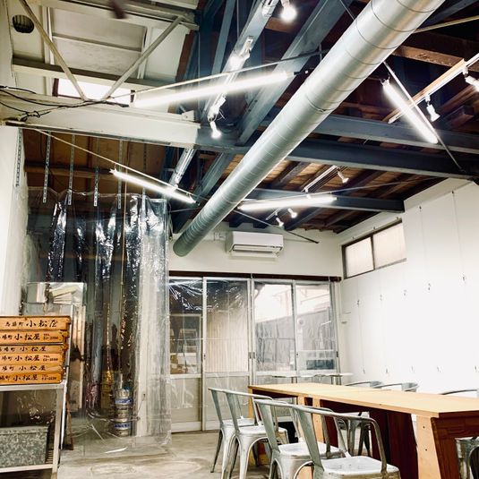 元和菓子工場を再利用したワークショップレンタルスペースです。 - MATSUNOMA 松乃間 ワークショップレンタルスペースの室内の写真