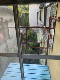 南側窓先（階段はありますが老朽化で危険です。） - 赤坂見附 戸建（2階部分） 多目的サロン シルビーの室内の写真