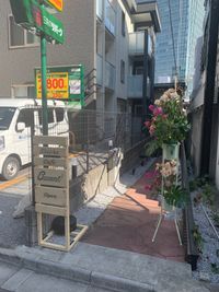 1階にシーシャカフェが入っています。 - 赤坂見附 戸建（2階部分） 多目的サロン シルビーの入口の写真