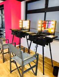 【名古屋】D-START 丸の内 メイクアップスペースの室内の写真