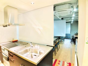室内３分割スクリーン
ロールスクリーン - 恵比寿キッチンレンタルスタジオ Talk Kitchen  恵比寿レンタルキッチンスタジオ /Talk Kitchenの室内の写真