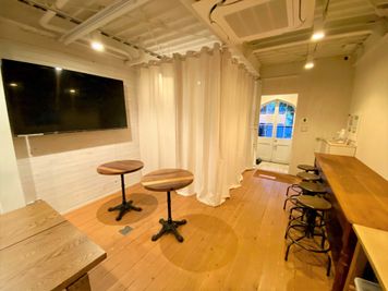 仕切りカーテンルーム
​​衣装のフィッテイング等のプラーベートスペースを確保できます。 - 恵比寿キッチンレンタルスタジオ Talk Kitchen  恵比寿レンタルキッチンスタジオ /Talk Kitchenの室内の写真