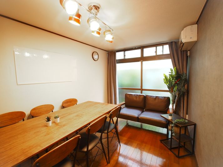 市ヶ谷会議室shiro 会議やテレワークに最適な貸会議室の室内の写真