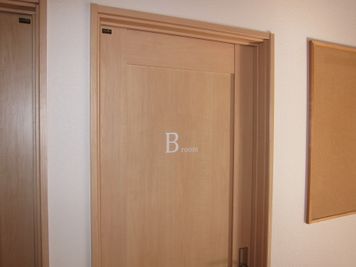 レンタルスペース「ログカフェ」 B-roomの入口の写真