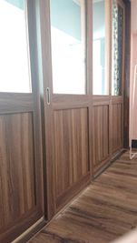 引き戸の扉 - 北欧スタイルCOCOflap江坂 【御堂筋線江坂駅５分！２０名利用可能】完全個室レンタルスペースの設備の写真