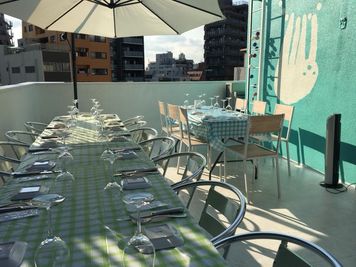 こんなパーティーもできます！(料理のご用意はご予約ください。フロア貸しの場合食器はついていません。レンタルできます） - ヴィネリア・ピンコパリーノ ルーフトップオープンスペースの室内の写真