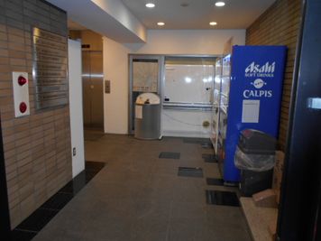 １Ｆエントランス - 第一総合警備保障株式会社 ３階　研修・会議室の入口の写真