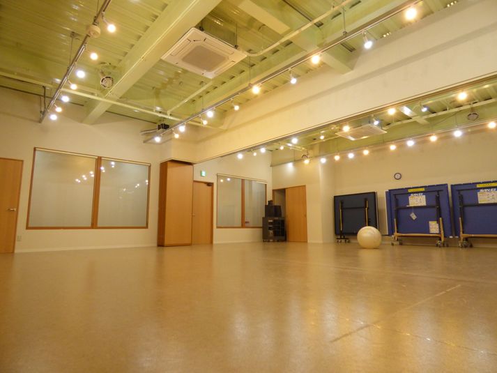 Bスタジオ
縦8.8m
横9.6m - スタジオS&F 多目的レンタルスタジオBの室内の写真