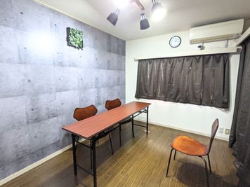 面接でもご利用可能です。 - レンタルスペースGalaxy 三軒茶屋-ポラリス 三軒茶屋駅徒歩1分。多目的レンタルスペース『三軒茶屋-ポラリス』の室内の写真