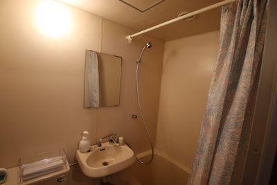 シャワー - レンタルスペース「武州長瀬」 テレワーク、書斎部屋、瞑想部屋の室内の写真