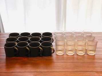 グラスとマグカップが各１２個 - ルカリオ北堀江 パーティールーム、多目的ルームの設備の写真