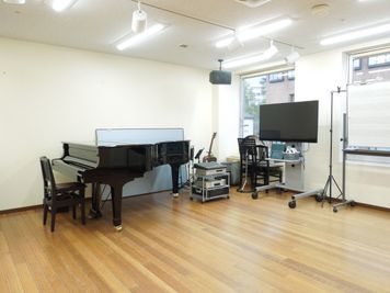 スガナミ楽器永山センター グランドピアノの室内の写真