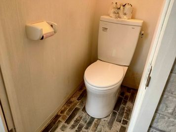 室内にある専用トイレ - レンタルスペース　エキニシ　楽の室内の写真