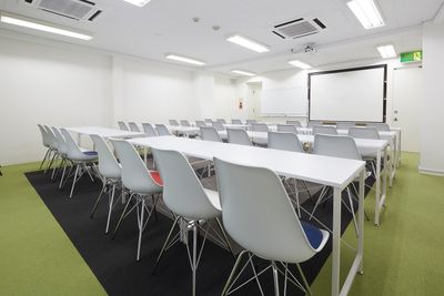 【閉店】みんなの会議室　神保町 貸し会議室、セミナー会場の室内の写真