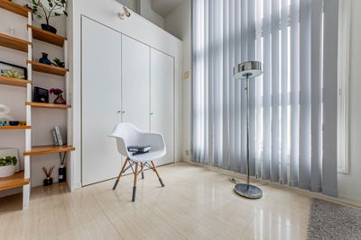 商品も飾れるディスプレイ棚 - SHINJUKU#1 | シンジュク#1 LAG SPACEの室内の写真