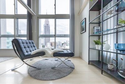 白と黒を基調としたスタイリッシュな空間 - SHINJUKU#1 | シンジュク#1 LAG SPACEの室内の写真