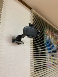 スマホホルダー。後方からの撮影にご利用下さい！
後ろの２つのボタンでロック解除。 - レンタルスペースDeals水前寺 Deals水前寺  ２階スタジオの設備の写真