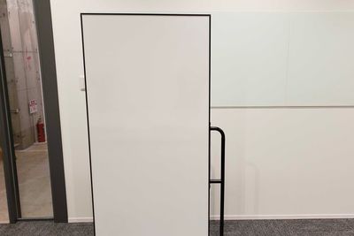 ホワイトボードはオプション（無料）です。 - ATOMica北九州 8名会議室の設備の写真