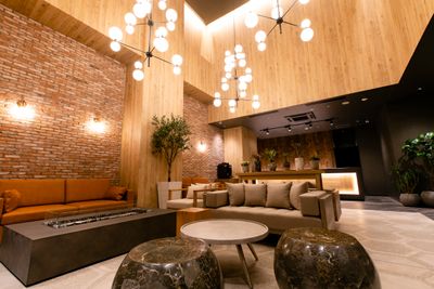 フロントにてお手続きをお願いいたします - ホテルウィング札幌すすきの ホテルレストランスペース4名利用の入口の写真