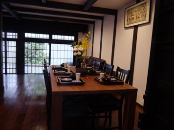 ２~8名様　
ダイニングテーブル - 京都高瀬川の町家  CanalHouseの室内の写真