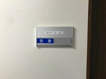 貸会議室　リンク大阪 ルームCの入口の写真