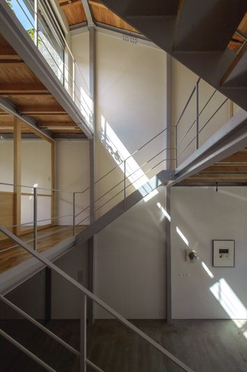 自然光の入るレンタルワークスペース - mado