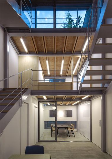 自然光の入るレンタルワークスペース - mado