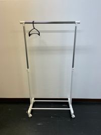 ハンガーラックです。 - レンタルスタジオロカヒ仙台一番町 レンタルスタジオLokahi仙台一番町の設備の写真