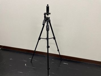 スマートフォン用の三脚です。 - レンタルスタジオロカヒ仙台一番町 レンタルスタジオLokahi仙台一番町の設備の写真