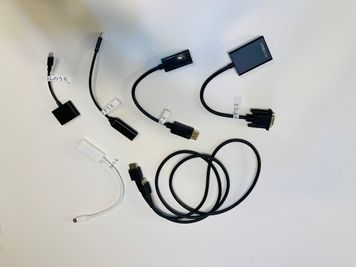 HDMI変換アダプター：VGA、Tipe-C、ライトニング、DisplayPort、Mini DisplayPort - としょかんのうら・かしわ ポップでおしゃれなスペース🍃貸会議室「としょかんのうら柏」の設備の写真
