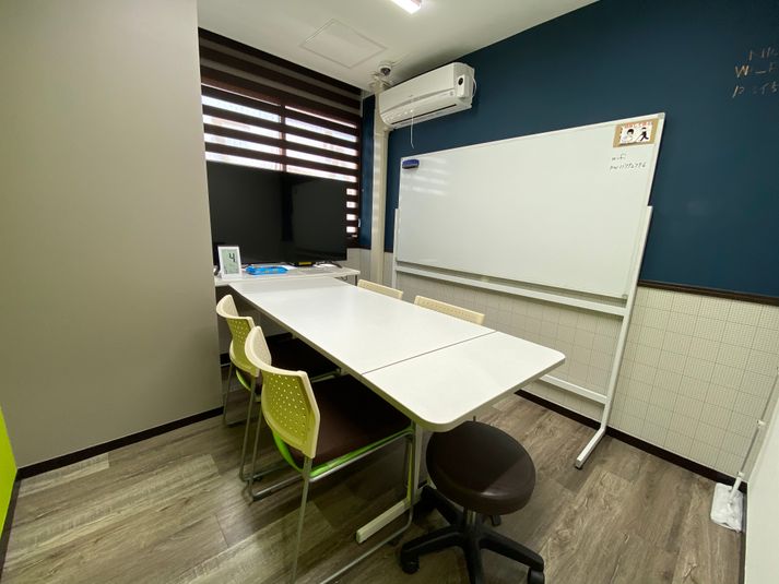 黄緑の扉の０３ルーム - ミリヨン  シェアスペース