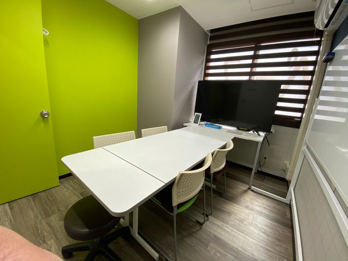 黄緑の扉の０３ルーム - ミリヨン  シェアスペース