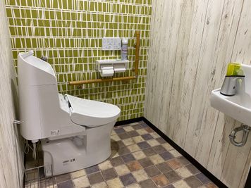 ひろびろトイレあります - ミリヨン  シェアスペース 【毎日消毒安心個室】０３部屋会議の室内の写真