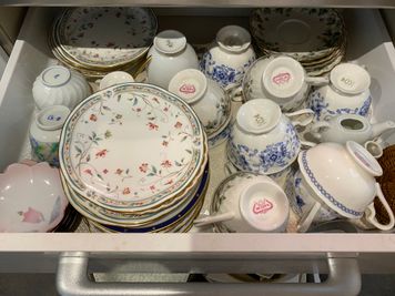 カップ・ソーサ― - 新大阪　ここから１００ 多目的コミニティスペースの室内の写真