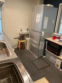 冷蔵庫 - 新大阪　ここから１００ 多目的コミニティスペースの室内の写真