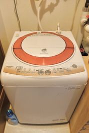 洗濯機＠２F - レスト５２ １Fサロンスペースの設備の写真