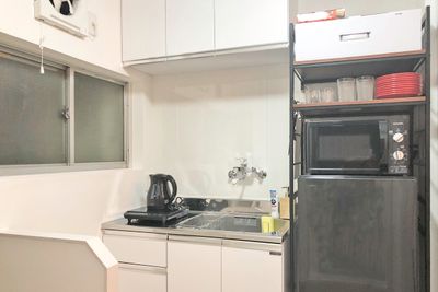 キッチン用品も充実 - 【ALTERNA柏】 【オルタナ柏】プロジェクター、撮影備品完備！パーティも撮影も◎の室内の写真